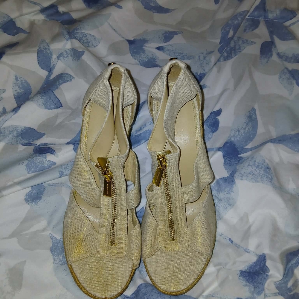 Michael Kors Cream Gold Zipper Sandals